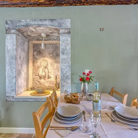 Jana With Balcony 公寓 *