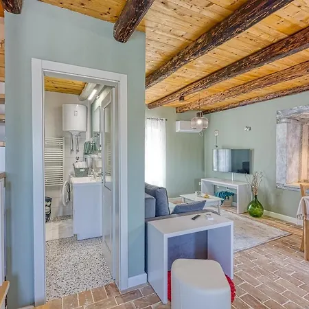 Jana With Balcony Stranici kod Lovreca